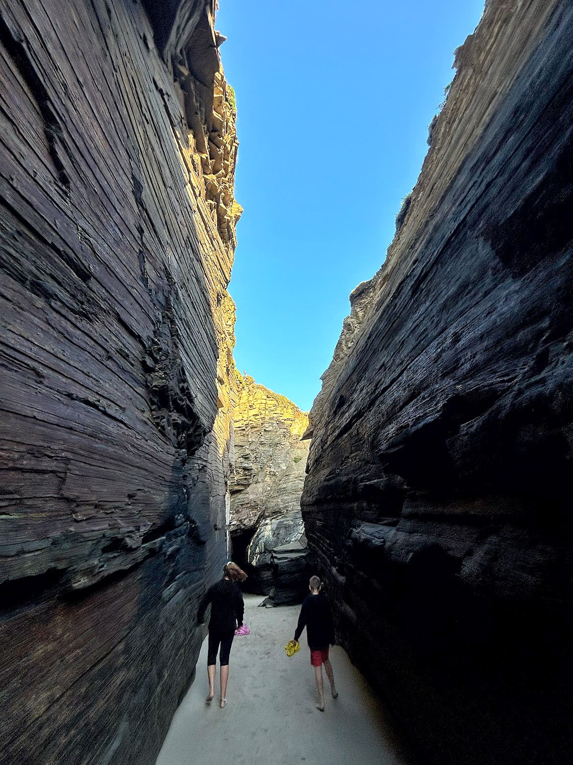 cuevas en la playa de las Catedrales Galicia