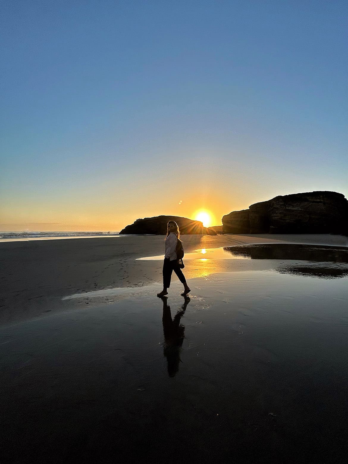 amaneciendo en la playa de las catedrales Galicia