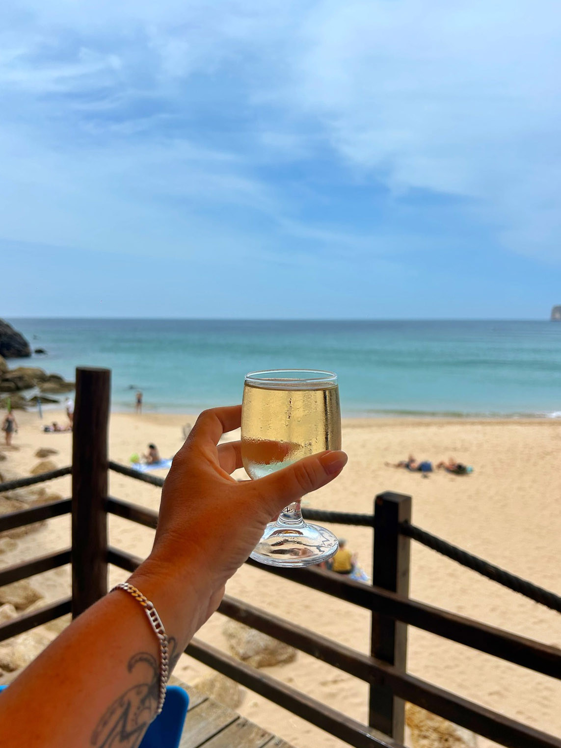 vino blanco en la costa vicentina portugal